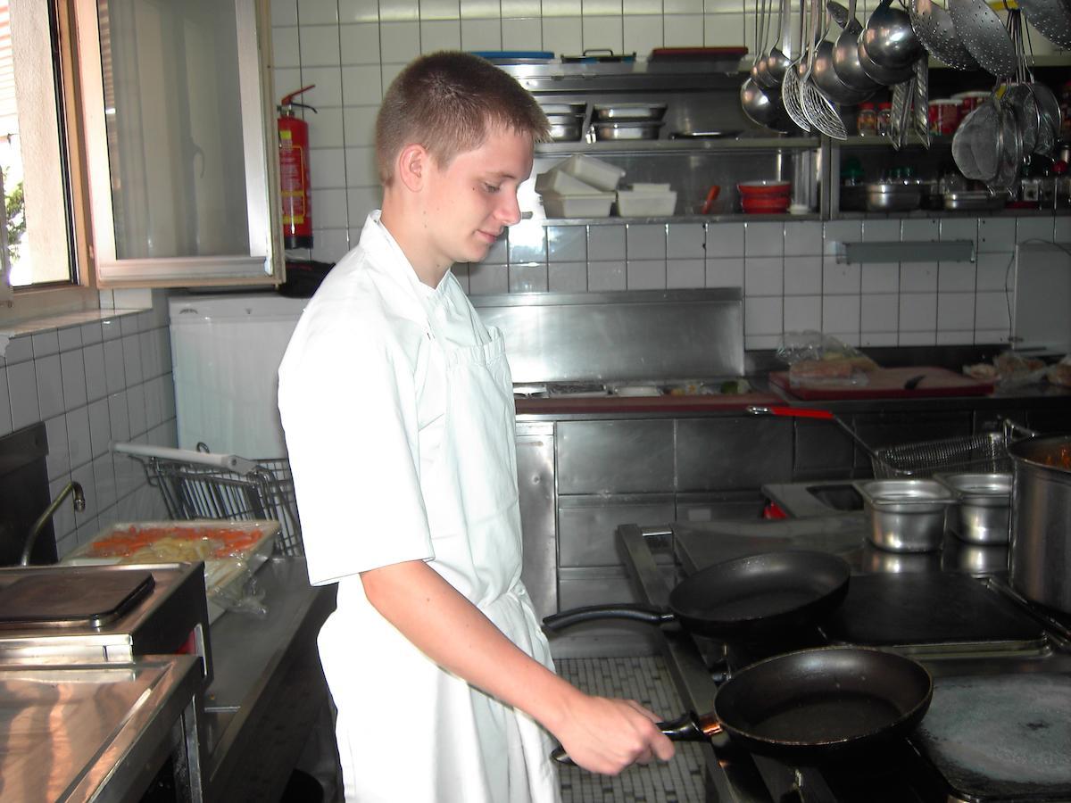 Hotel Restaurant Klosterli Pieterlen Eksteriør billede